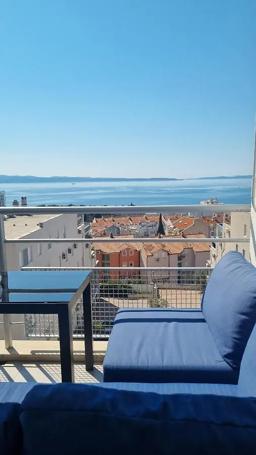 Aurora Apartment Split