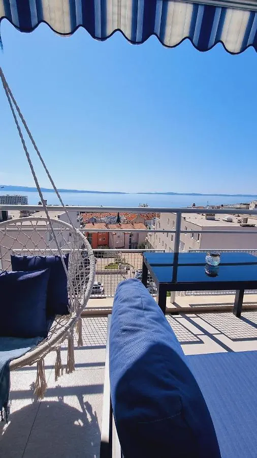 Aurora Apartment Split
