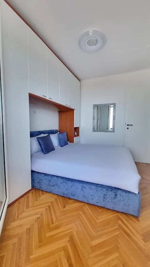 Aurora Apartment Split 0*,